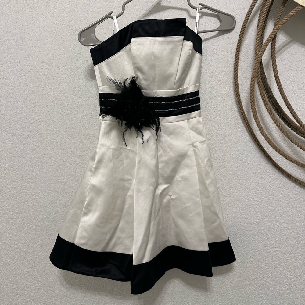 Y2K Bebe Black & White Strapless Mini Dress with Feather Accent | Size 00
